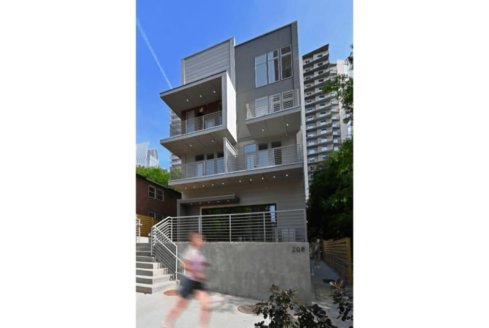 アトランタMarvelous Midtown Manor In Piedmont Parkアパートメント エクステリア 写真